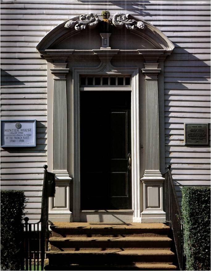  The pineapple detail above the main door. 